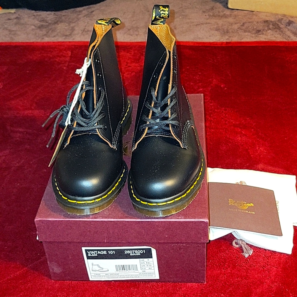 Doc Martens black vintage boots